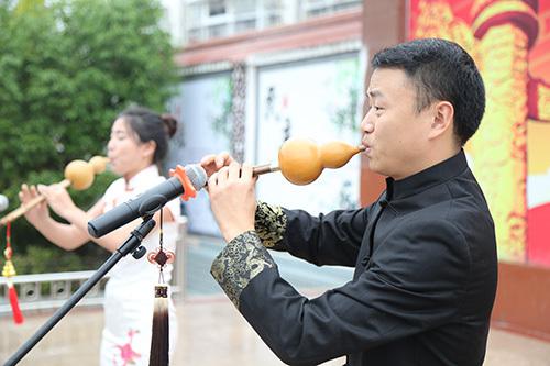 重庆市葫芦丝巴乌协会会长兼党支部书记“陈小明的艺术人生”