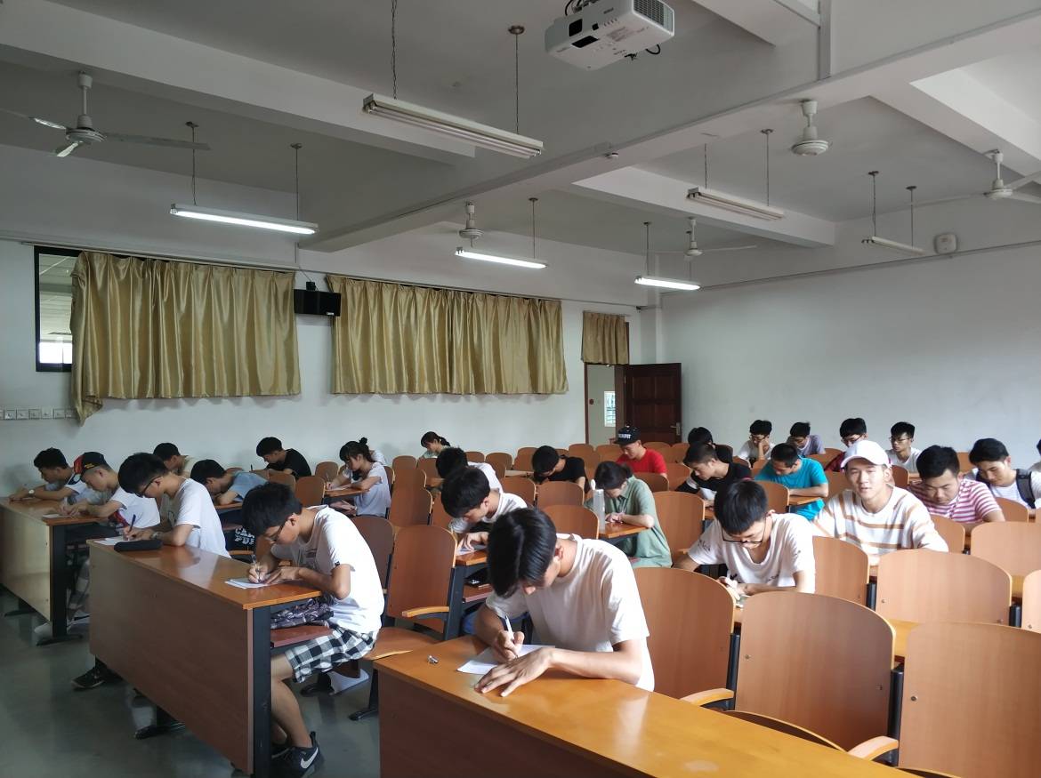 纺大学子重写高考作文 迷茫期寻回求学初心
